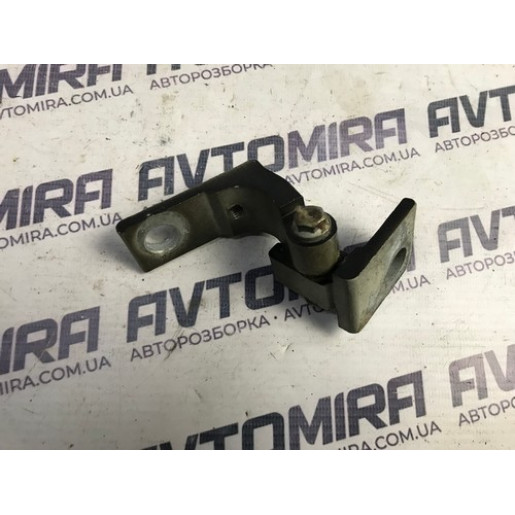 Петля передних правых дверей верхний Fiat Punto 3 2005-2018 51825646